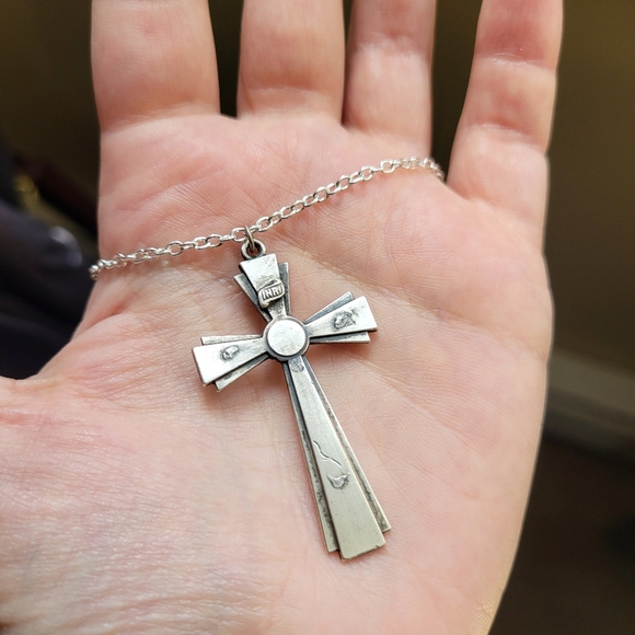 Vintage Silver Cross Necklace - Picture 6 of 8